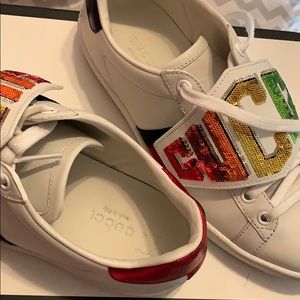 Gucci shoe with removable strap